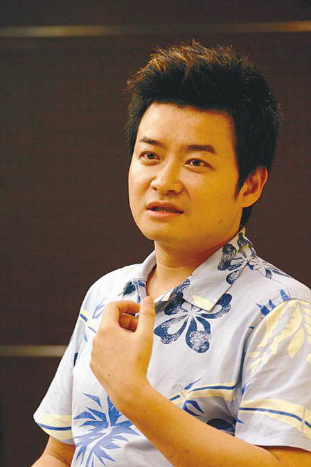 央视二套9月改版 李佳明复出主持经济节目(图)