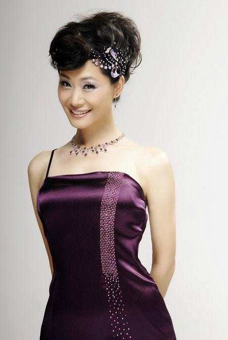 于文华全家近照: 与前夫李凡育有一女, 今嫁钢琴家李年超幸福