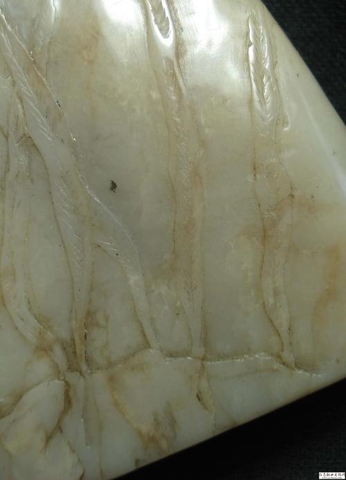 有萝卜丝纹的石头一块