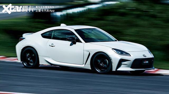 跑车的身型;车头也换上全新设计的led头灯,同时丰田的"gr 86"标识悬挂