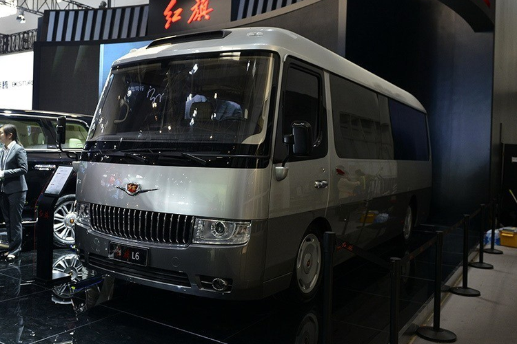 红旗再添一员大将,百万级的轻客取代考斯特,按摩椅让丰田都懵了