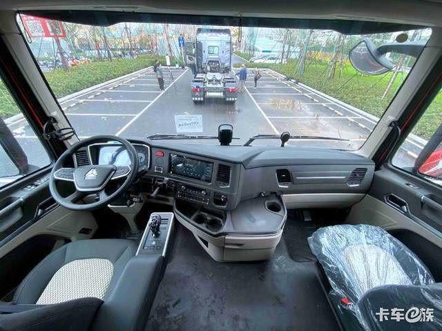 网易首页>网易号>正文申请入驻>还未进入到内饰,重汽howo max的细节就