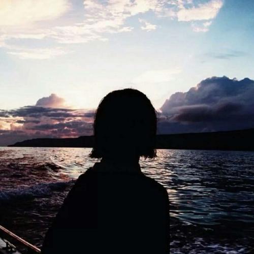 头像女生背影伤感,尽一生