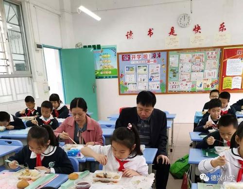 学校介绍   德兴小学创办于1997年,位于深圳市龙岗区布吉西环路德兴