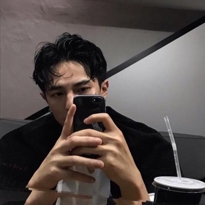 成熟稳重的男生微信头像 猎心人