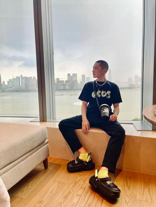 ootd:今日搭配最佳crocs上官喆联名鞋非常可_穿搭_ootd_卡骆驰怎么样
