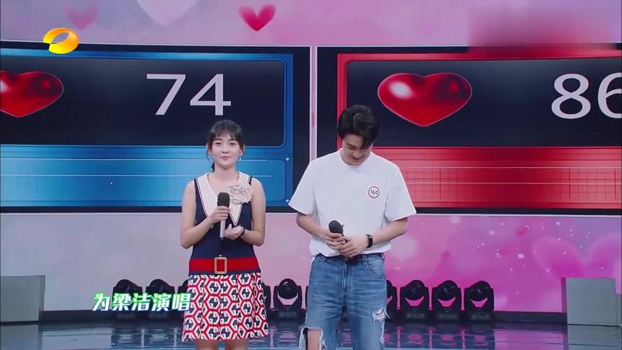 吴克群给梁洁唱《为你写诗》,两人心跳高达100,表情好