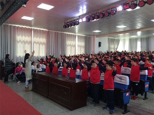 曲塘小学举行"春日吟唱 诗词天地"读书汇报活动