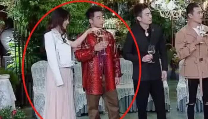 谁注意到了baby郑恺的小动作,暴露了两人的真实关系,心酸!