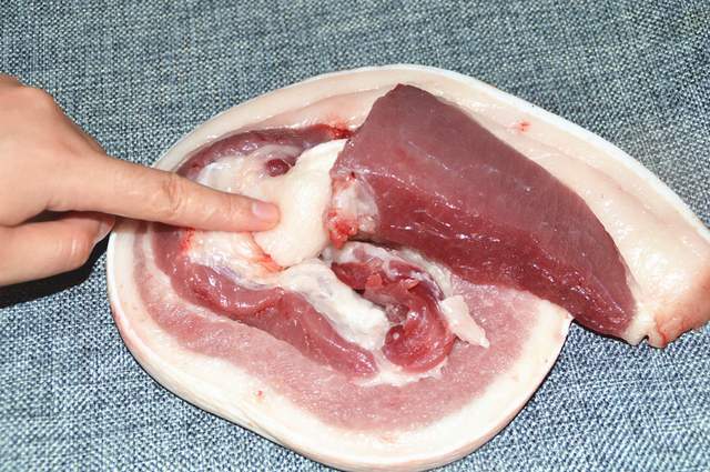 爱吃猪肉的留心了,这2种肉别看错,难吃腥味重,看完别再乱买了