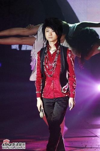 图文:2006超级女声总决赛--尚雯婕坦然平静