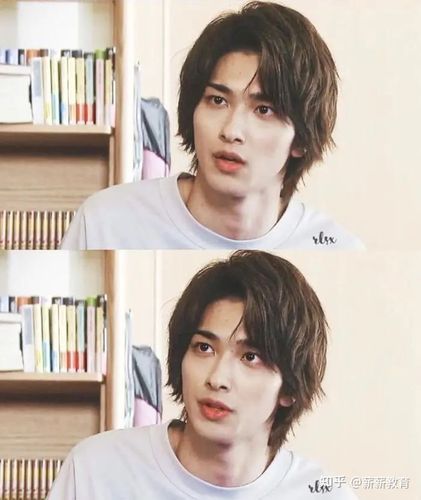 2012年,他参演了个人首部电视剧《假面骑士fourze》,从而作为演员