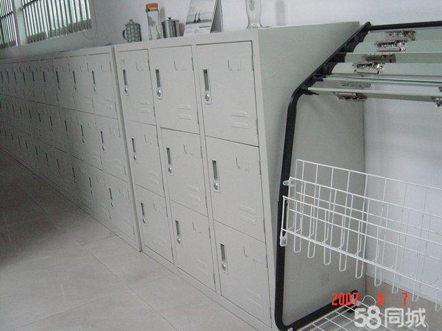 深圳盐田铁皮柜子,车间员工放鞋柜工衣的铁皮柜子