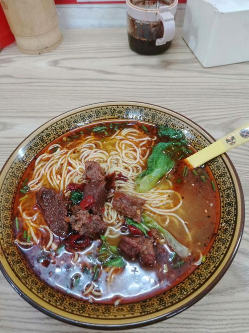 特工人大碗吃面