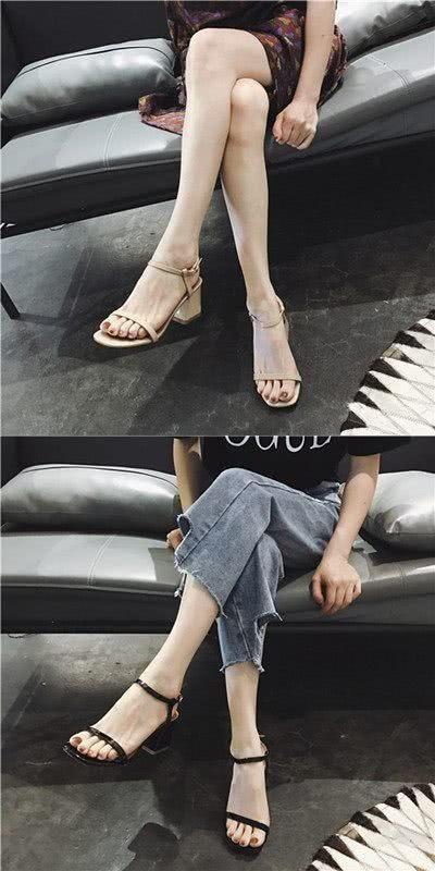 细跟的一字带凉鞋穿上会更有女人味,让美脚踝处美美哒