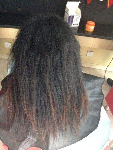 自然卷沙发头发怎么办头发自来卷沙发