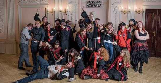 全球唯一认证的"魔法"学校,7年才允许毕业,网友:能找工作吗