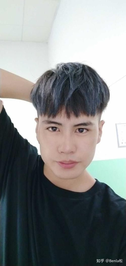 男生头发自然卷怎么办呢?应该理一个什么样的发型?