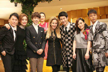 李玟和歌手合照