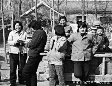 那时候的农民都朴实而无华.