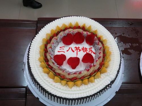 写美篇 分享幸福蛋糕 庆"三八"妇女节活动的开展,不仅为校园增添了一
