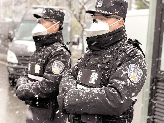 武汉特警坚守战"疫"一线:"有你们守卫,安全感爆棚"