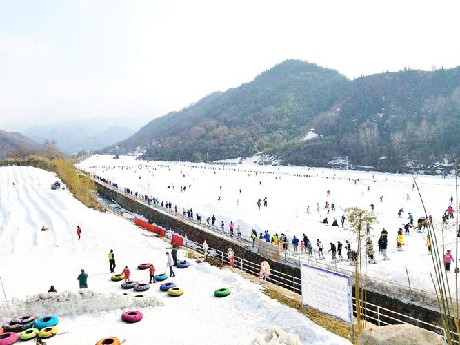 西安蓝田汤峪竹林畔滑雪场门票预定_2022年竹林畔滑雪