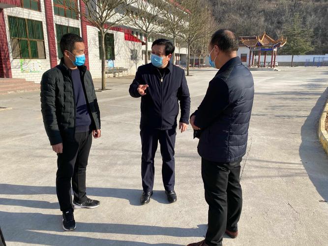 市教体局党组书记,局长段建强到五亩一中调研
