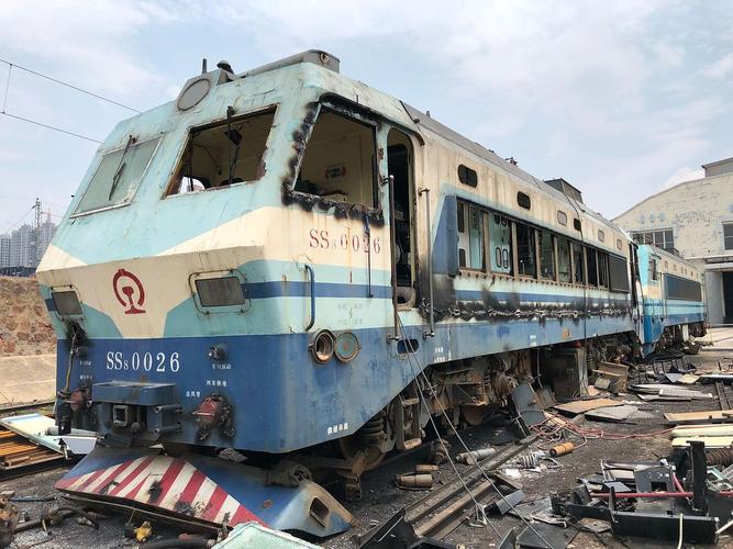 韶山8型火车头报废