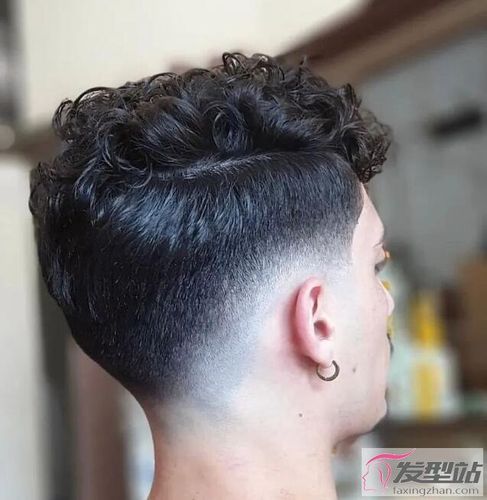 满头烫男士发型推荐 时髦酷盖烫个头才够帅