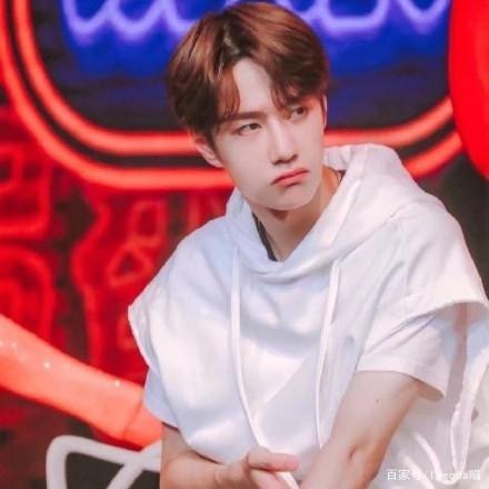 王一博:嘴巴撅撅,委屈巴巴的小宝,无意识的撒娇,好奶