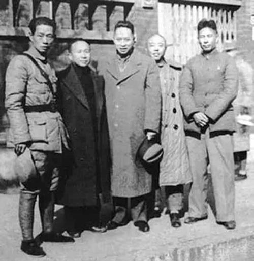 叶挺空难是意外还是谋杀?秦邦宪之子秦铁:没找到关键证人杜吉堂