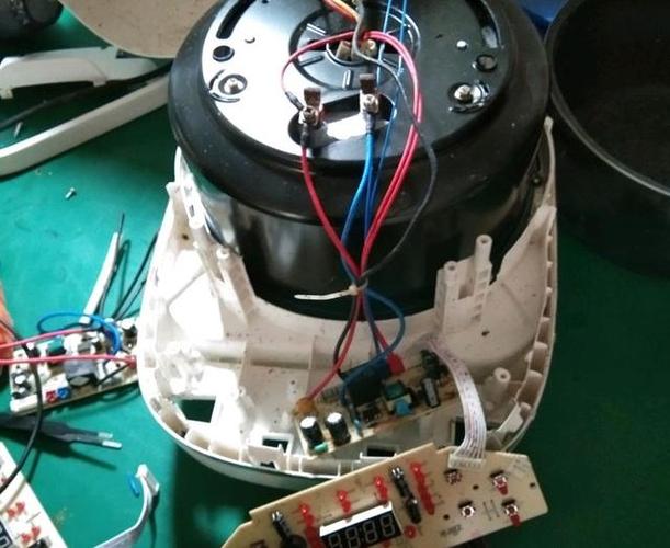 九阳电饭锅按键板灯乱闪维修