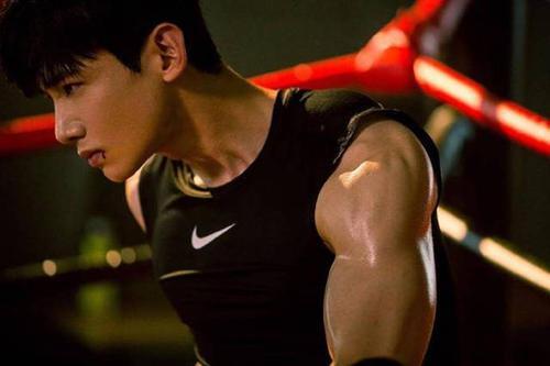 男性荷尔蒙不足,一般有4个特征,多吃2种食物加1项运动