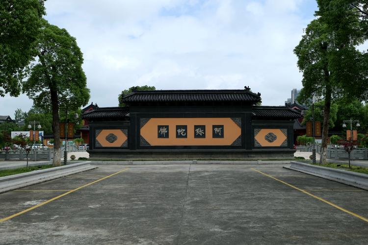 凤鸣禅寺拍照三枝清香表虔诚