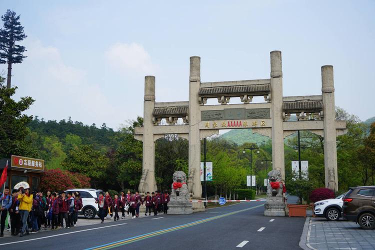 句容茅山风景区涌现"春游热"