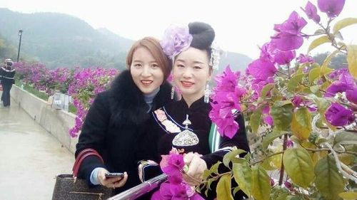 洋里,你这假洋鬼子和我们苗家美女珍妹干嘛呢?