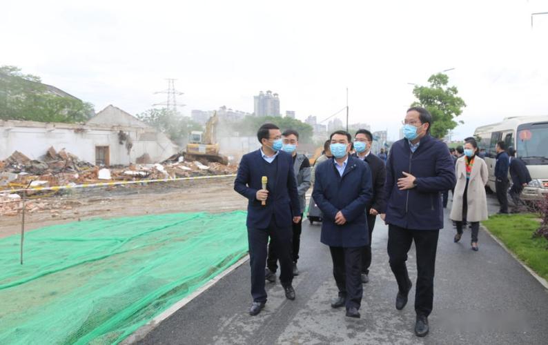 坚定信心鼓足干劲书记县长奔赴一线视察指导县区房屋征收工作