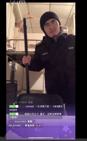 带篮子就是95后的精神小丑