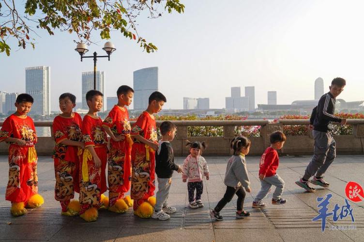 广州城中村的雄狮少年