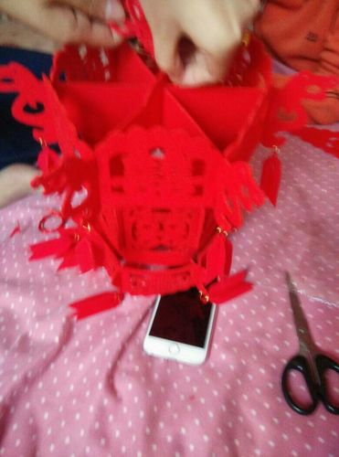 那位大神知道这种结婚用的灯笼怎么组装