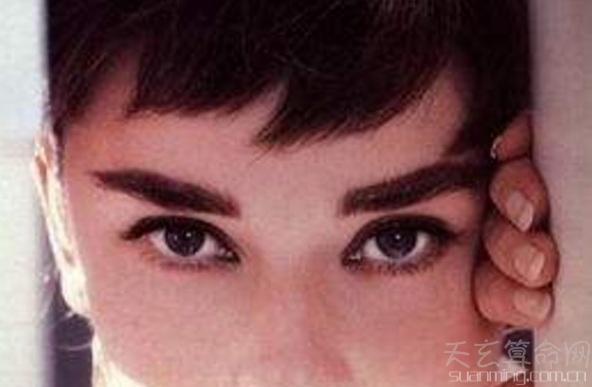 女生倒八字眉个性刚强