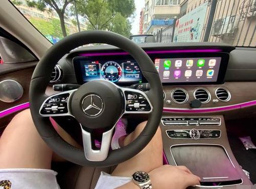 49万元买奔驰e300l氛围灯白天也漂亮妻子和女儿都说美