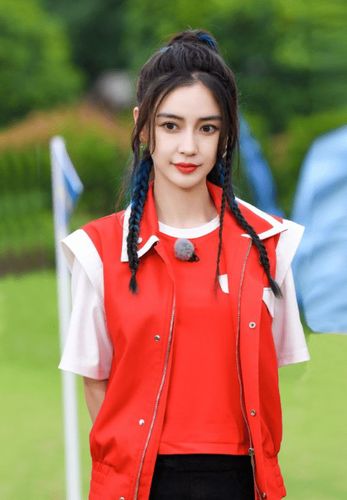 baby奔跑吧路透曝光穿民国学生装出镜发带飞扬气质清纯