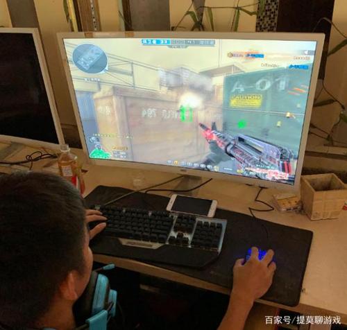 cf:网友网吧游戏时偶遇隔壁惊人一幕,如果你遇到,你会怎么办?