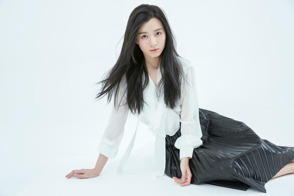 郑舒环新写真曝光 气质纯美仙气十足