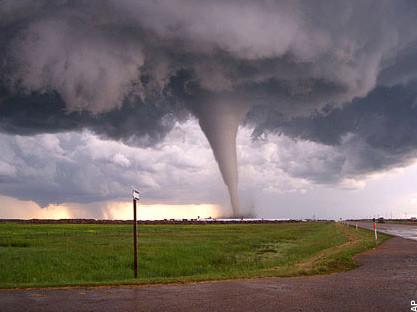 江苏遇龙卷风 常邂逅龙卷风的留美学生你咋办?