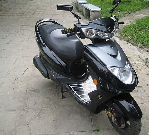 展开全部 雅马哈迅鹰125摩托车