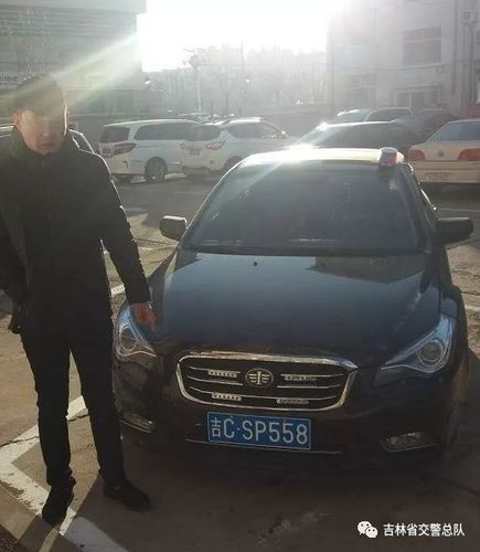 美国大片看多了,安个警报器装警车 这小子被真警车里的警察给捉了