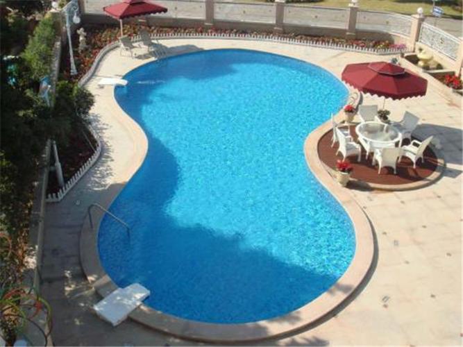 游泳池可以分为露天游泳池与室内游泳池,根据自己的别墅空间与别墅